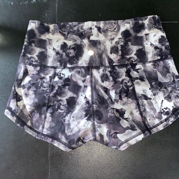 lululemon athletica Pants - LULULEMON SHORTS